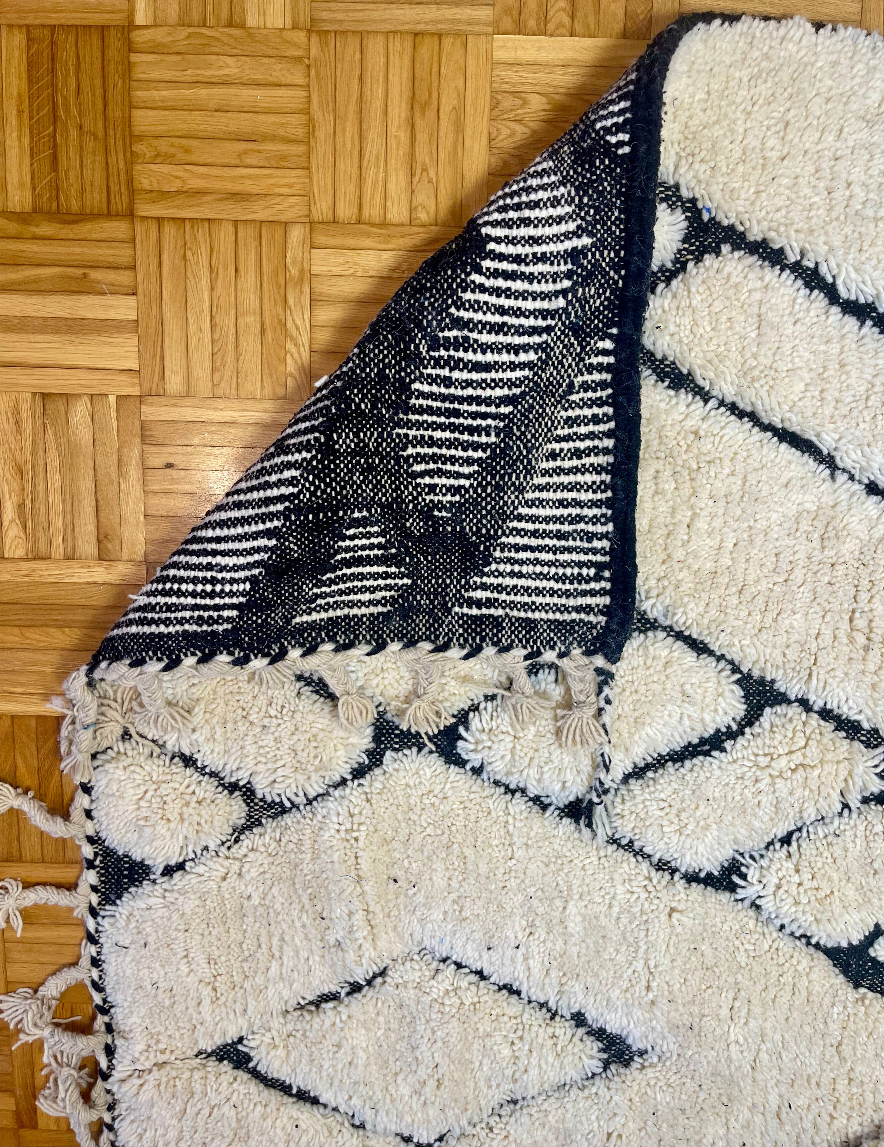 Mrirt rug LARGE MR-0003