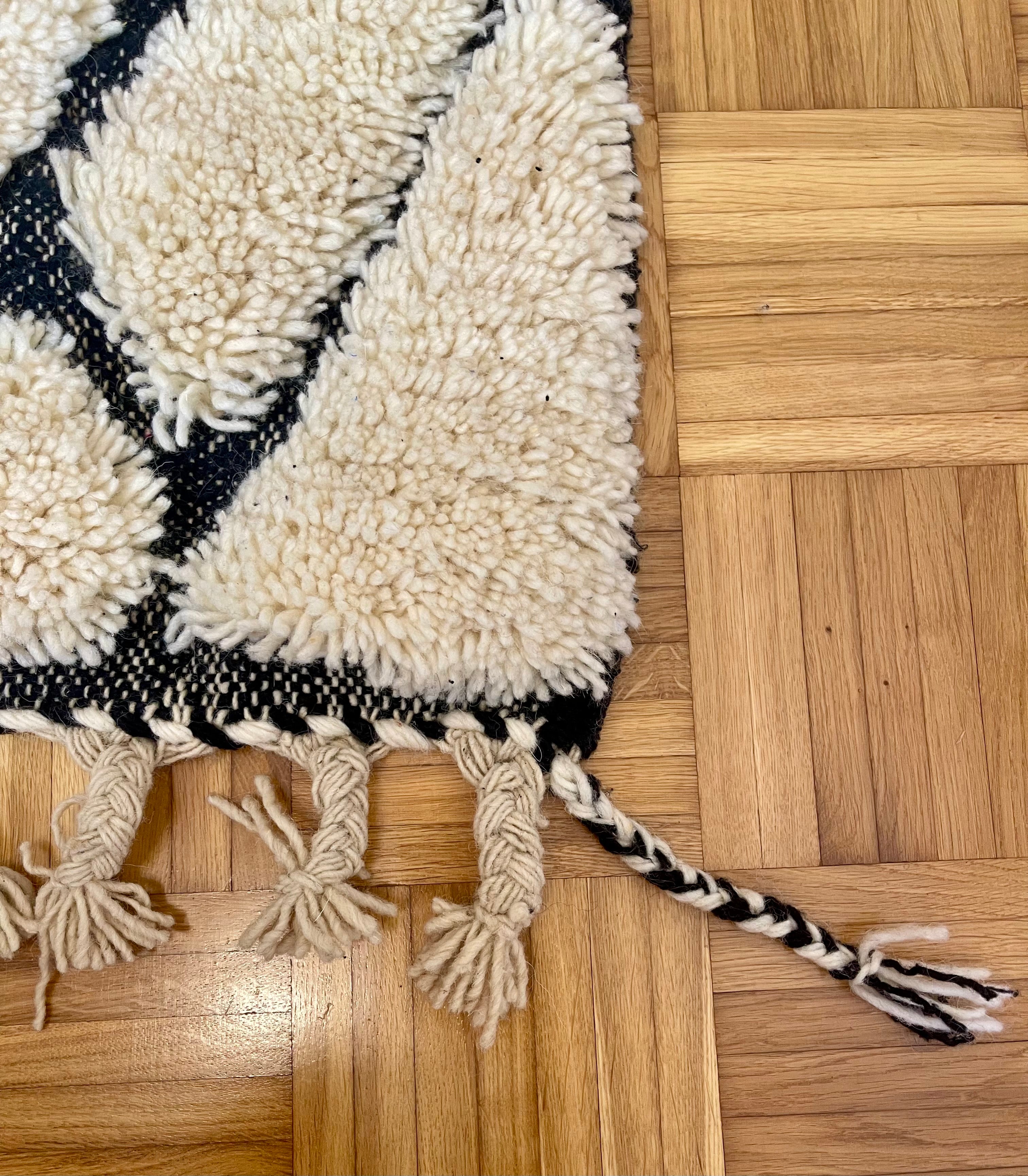 Mrirt rug LARGE MR-0003