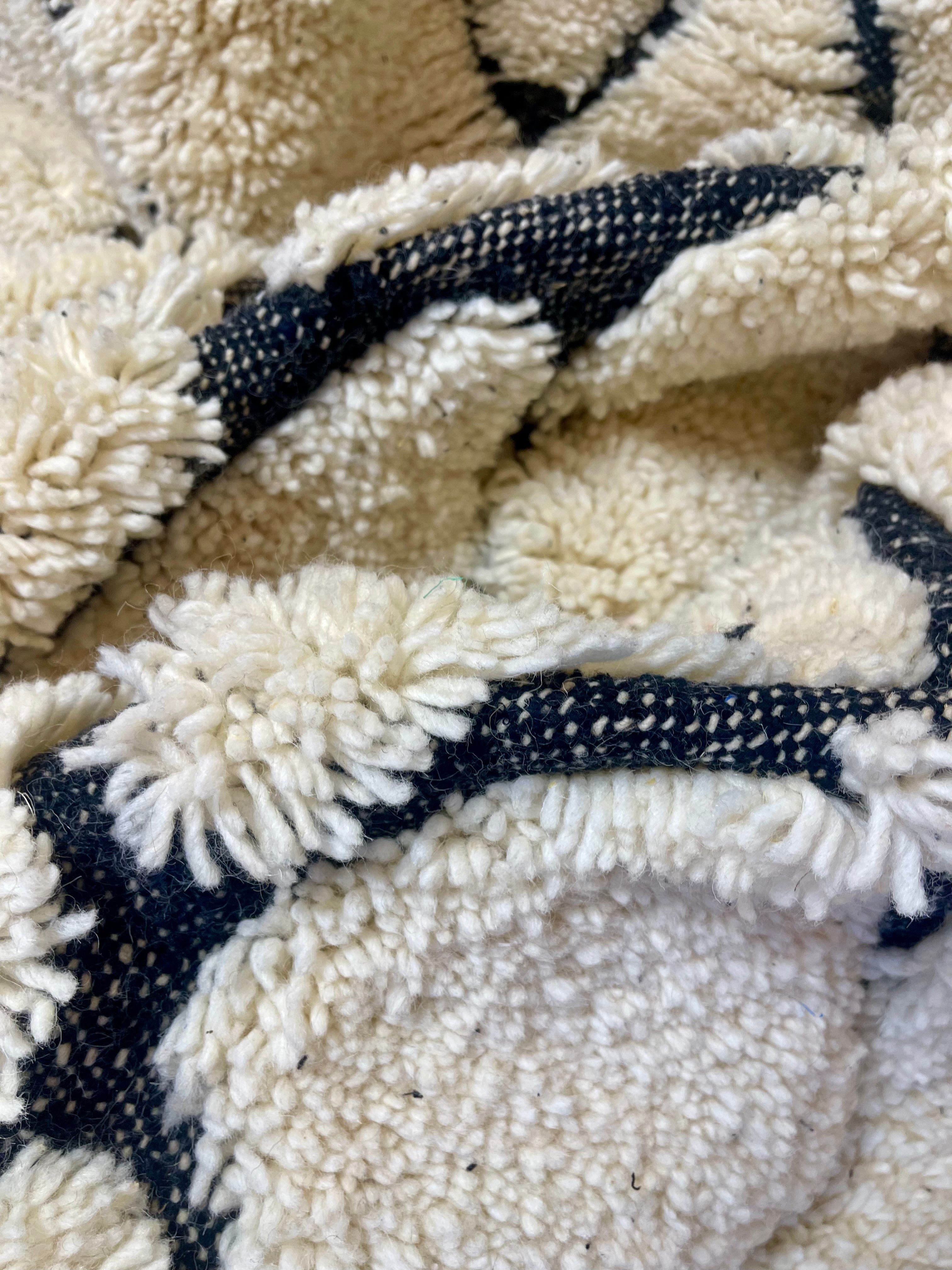 Mrirt rug LARGE MR-0003